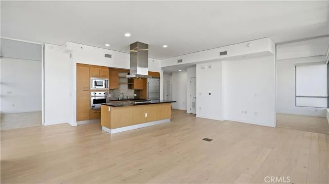 9 MacArthur Place N2002, Santa Ana, CA 92707