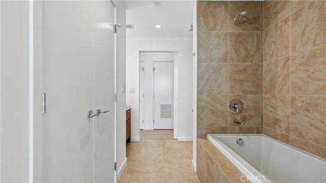 9 MacArthur Place N2002, Santa Ana, CA 92707
