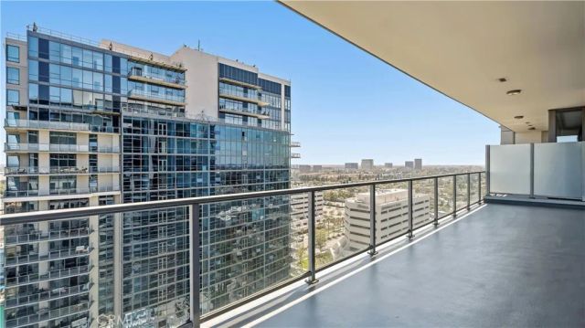 9 MacArthur Place N2002, Santa Ana, CA 92707