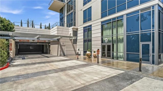 9 MacArthur Place N2002, Santa Ana, CA 92707