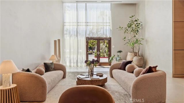 9 MacArthur Place N2002, Santa Ana, CA 92707
