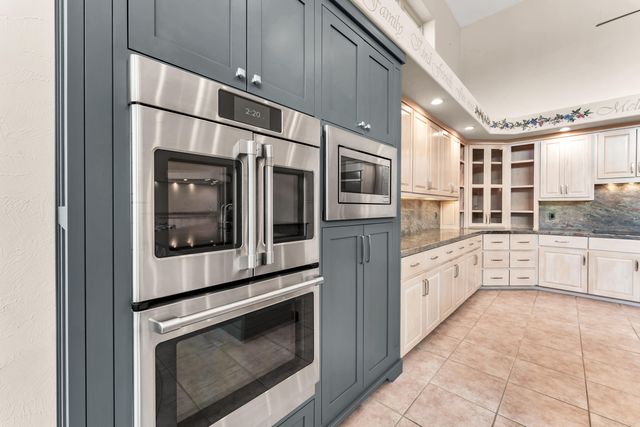 5197 S Stonehaven Drive, Springfield, MO 65809