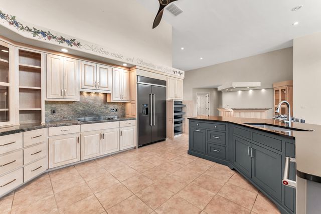 5197 S Stonehaven Drive, Springfield, MO 65809