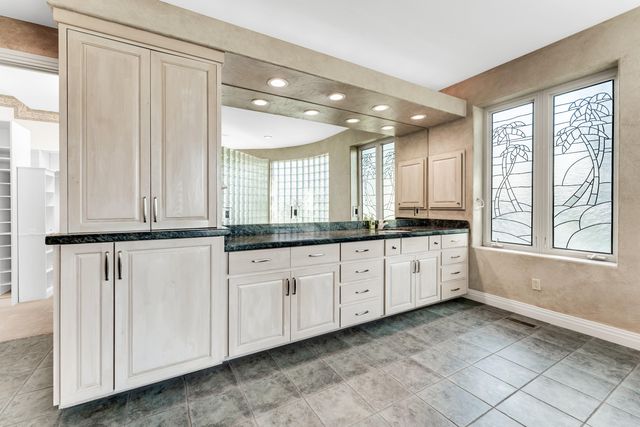 5197 S Stonehaven Drive, Springfield, MO 65809