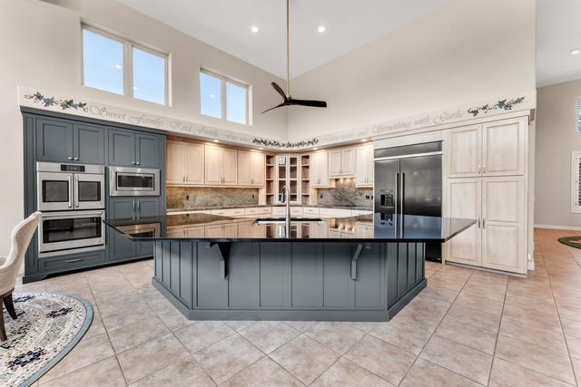 5197 S Stonehaven Drive, Springfield, MO 65809