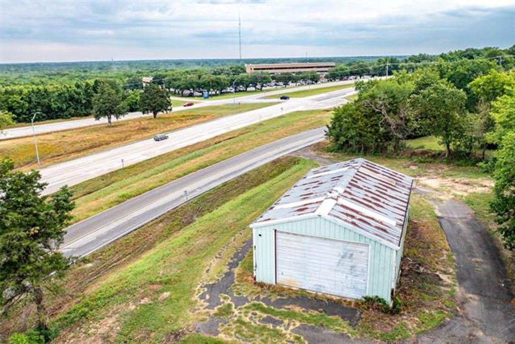 1021 W Grove Street, Kaufman, TX 75142