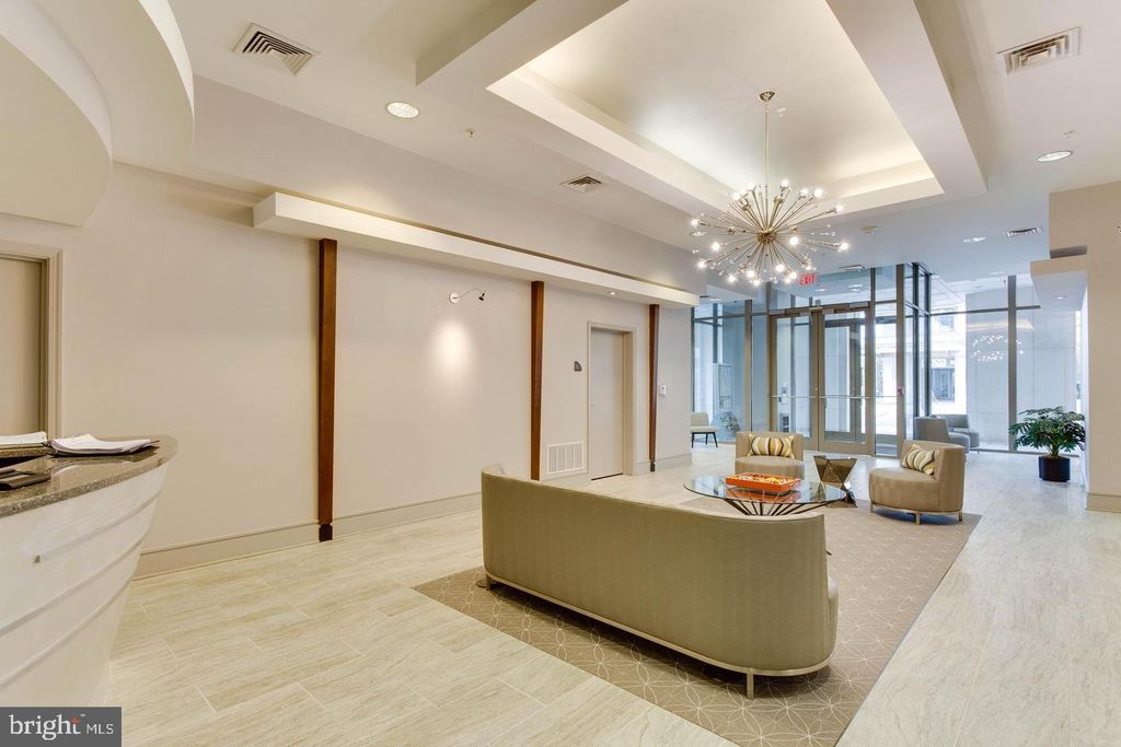3650 S GLEBE RD #851, Arlington, VA 22202