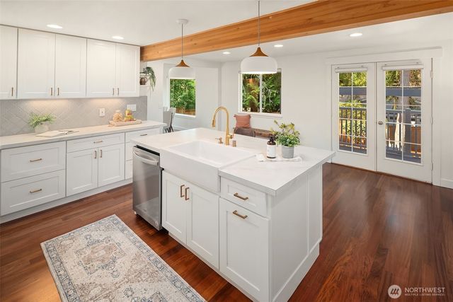 11517 Tyler Place NE, Bainbridge Island, WA 98110