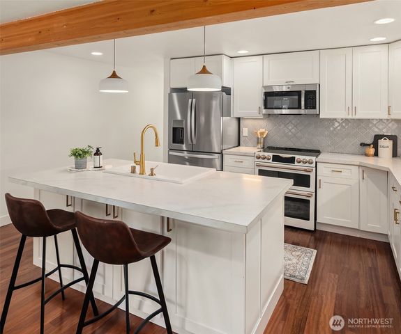 11517 Tyler Place NE, Bainbridge Island, WA 98110