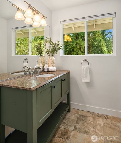 11517 Tyler Place NE, Bainbridge Island, WA 98110