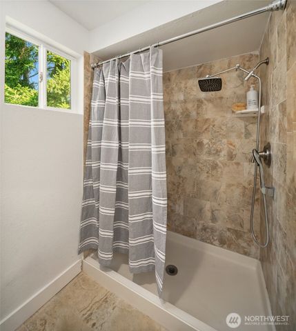 11517 Tyler Place NE, Bainbridge Island, WA 98110