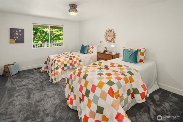 11517 Tyler Place NE, Bainbridge Island, WA 98110