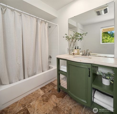 11517 Tyler Place NE, Bainbridge Island, WA 98110