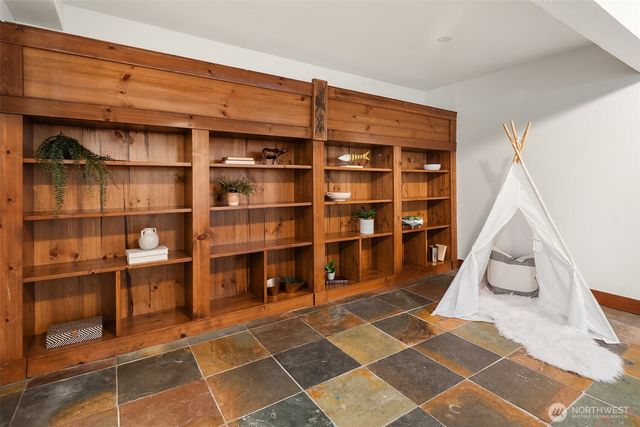 11517 Tyler Place NE, Bainbridge Island, WA 98110