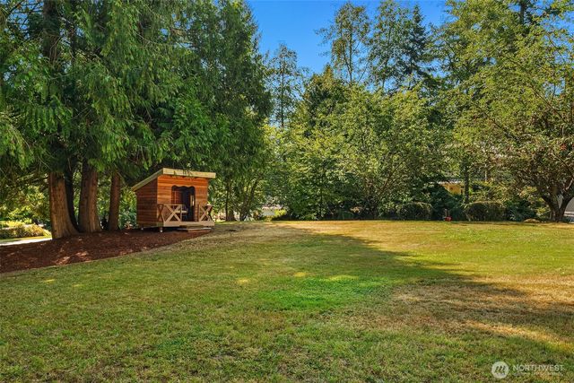 11517 Tyler Place NE, Bainbridge Island, WA 98110