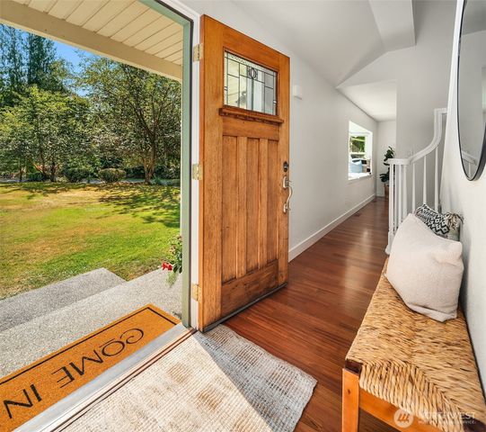 11517 Tyler Place NE, Bainbridge Island, WA 98110