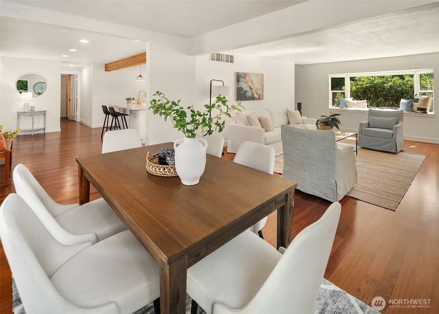 11517 Tyler Place NE, Bainbridge Island, WA 98110