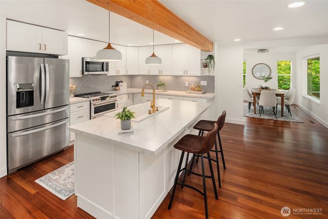 11517 Tyler Place NE, Bainbridge Island, WA 98110