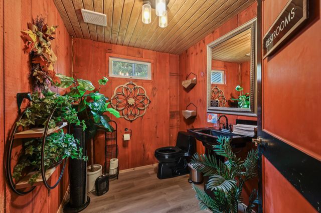 40325 CHARLES TOWN PIKE, Hamilton, VA 20158