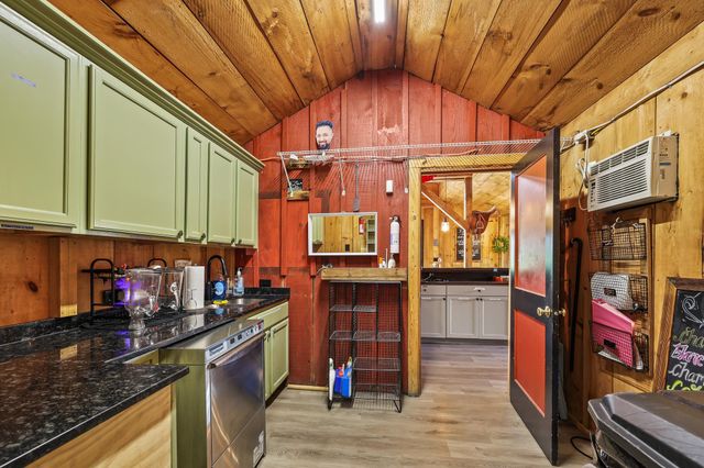 40325 CHARLES TOWN PIKE, Hamilton, VA 20158