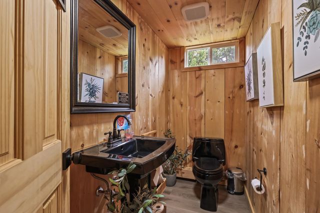40325 CHARLES TOWN PIKE, Hamilton, VA 20158