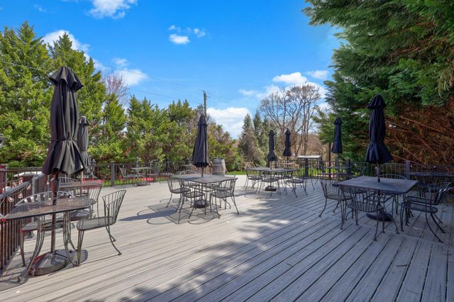 40325 CHARLES TOWN PIKE, Hamilton, VA 20158
