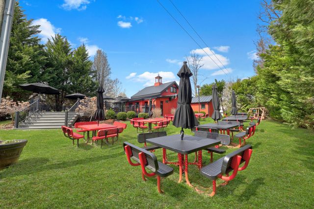 40325 CHARLES TOWN PIKE, Hamilton, VA 20158