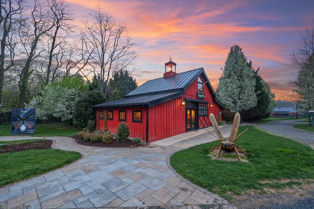40325 CHARLES TOWN PIKE, Hamilton, VA 20158