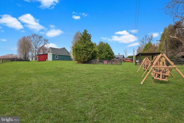 40325 CHARLES TOWN PIKE, Hamilton, VA 20158