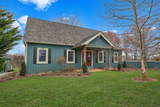 40325 CHARLES TOWN PIKE, Hamilton, VA 20158