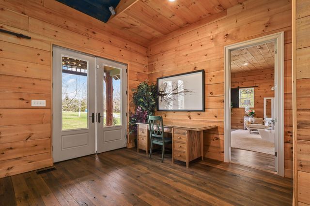 40325 CHARLES TOWN PIKE, Hamilton, VA 20158