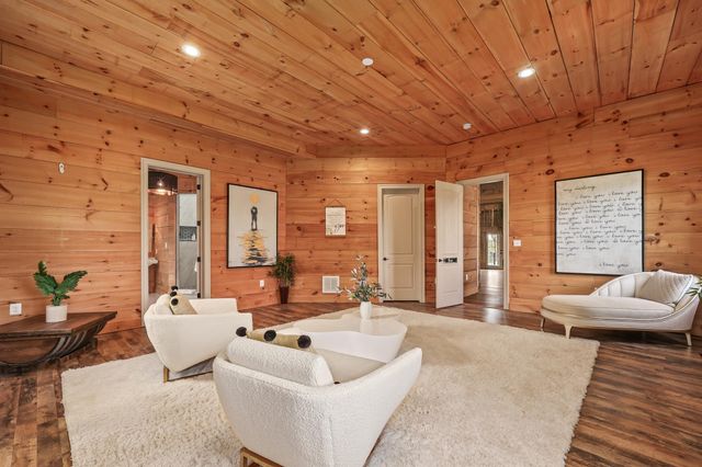 40325 CHARLES TOWN PIKE, Hamilton, VA 20158
