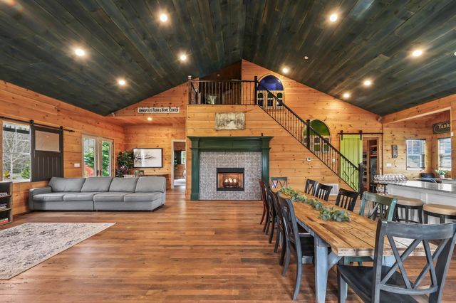40325 CHARLES TOWN PIKE, Hamilton, VA 20158