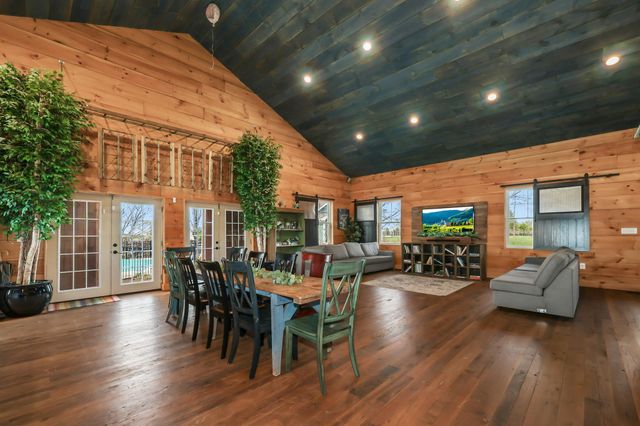 40325 CHARLES TOWN PIKE, Hamilton, VA 20158