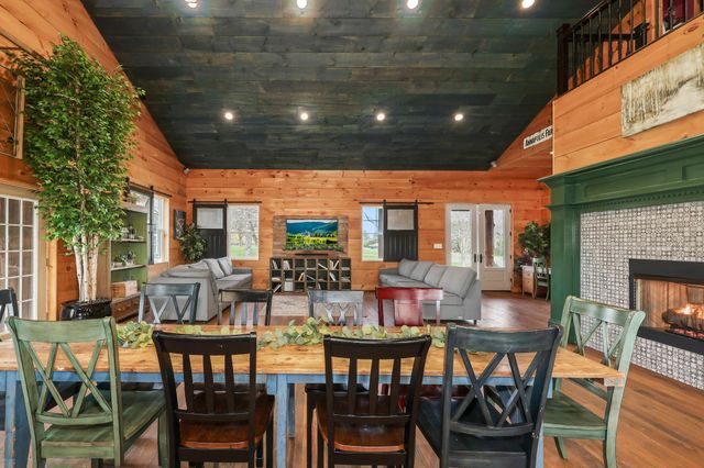 40325 CHARLES TOWN PIKE, Hamilton, VA 20158