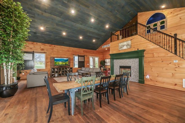 40325 CHARLES TOWN PIKE, Hamilton, VA 20158