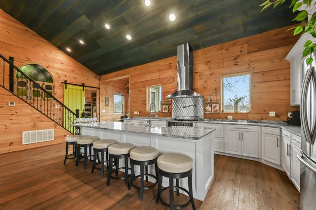 40325 CHARLES TOWN PIKE, Hamilton, VA 20158
