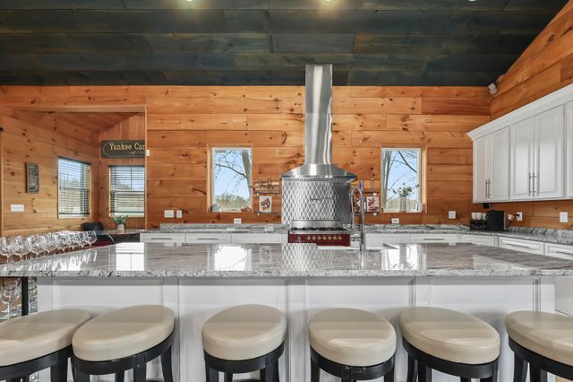 40325 CHARLES TOWN PIKE, Hamilton, VA 20158
