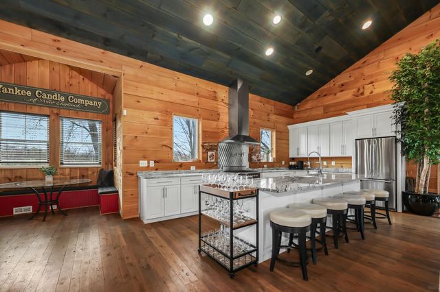 40325 CHARLES TOWN PIKE, Hamilton, VA 20158