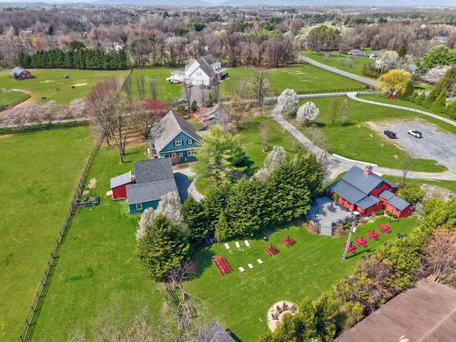 40325 CHARLES TOWN PIKE, Hamilton, VA 20158