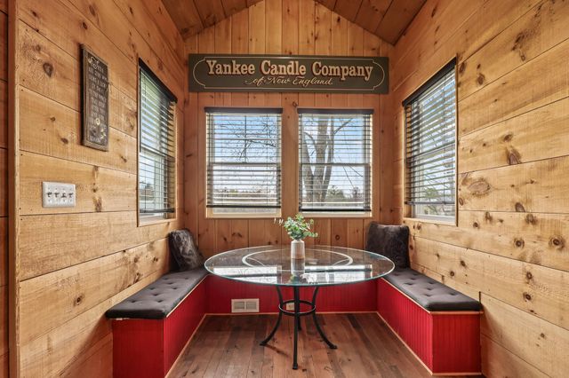 40325 CHARLES TOWN PIKE, Hamilton, VA 20158