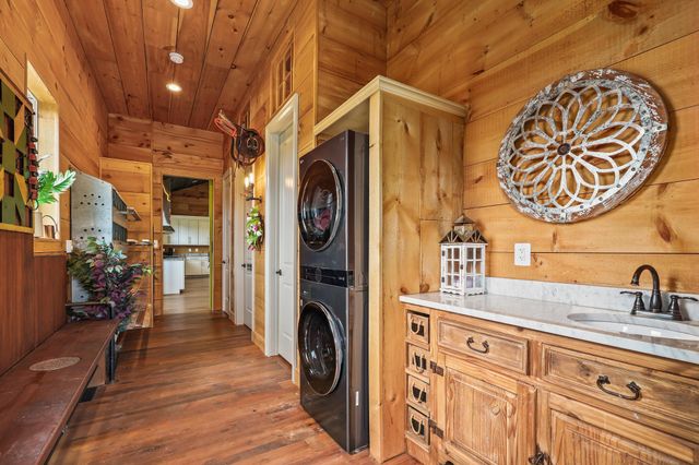 40325 CHARLES TOWN PIKE, Hamilton, VA 20158
