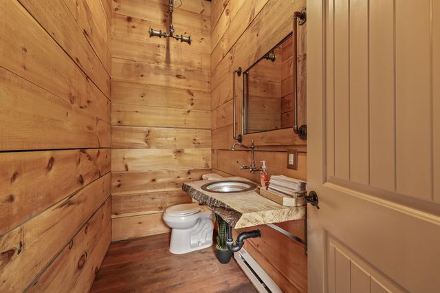 40325 CHARLES TOWN PIKE, Hamilton, VA 20158