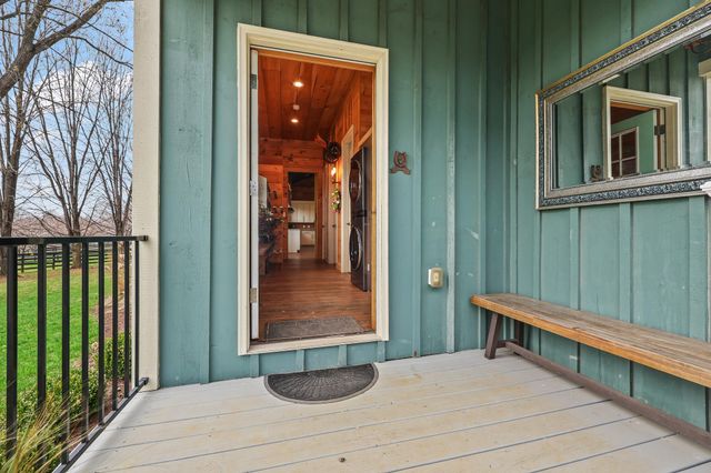 40325 CHARLES TOWN PIKE, Hamilton, VA 20158