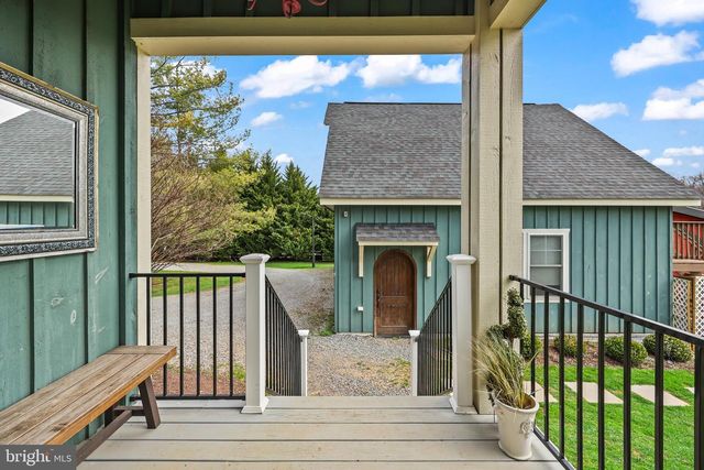 40325 CHARLES TOWN PIKE, Hamilton, VA 20158
