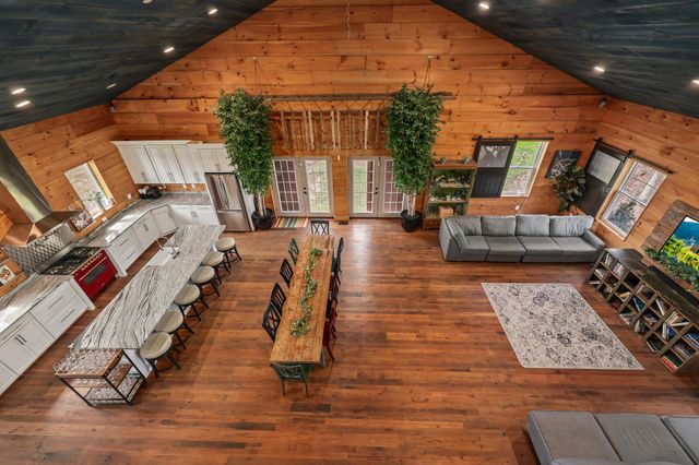 40325 CHARLES TOWN PIKE, Hamilton, VA 20158