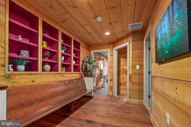 40325 CHARLES TOWN PIKE, Hamilton, VA 20158