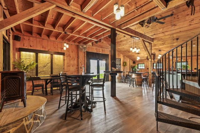 40325 CHARLES TOWN PIKE, Hamilton, VA 20158