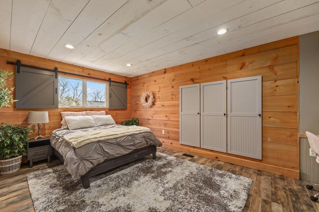 40325 CHARLES TOWN PIKE, Hamilton, VA 20158