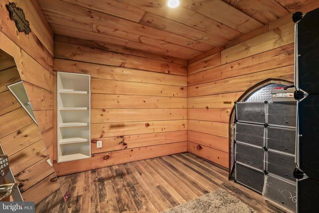 40325 CHARLES TOWN PIKE, Hamilton, VA 20158